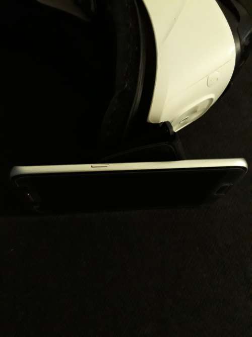 SAMSUNG S7 + SAMSUNG VR GEAR IN PRISTINE CONDITION #STUNNING
